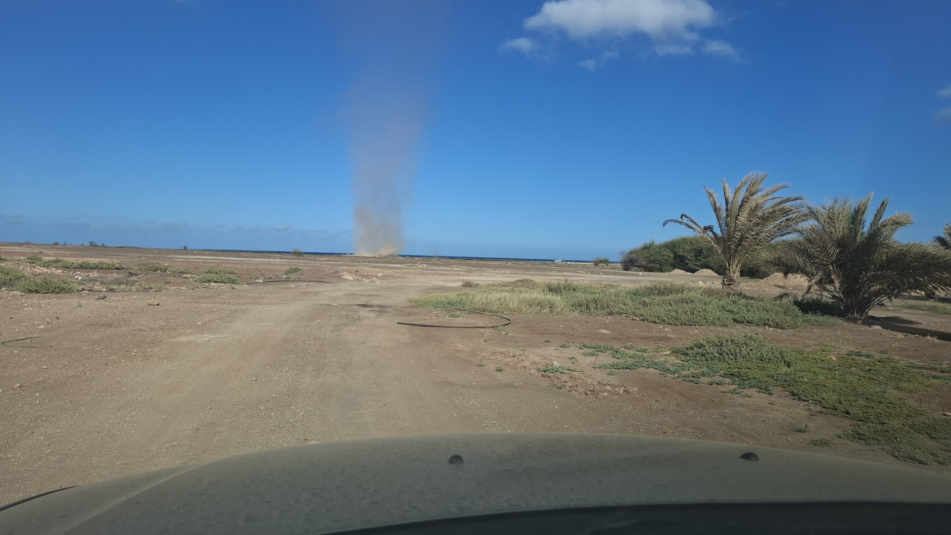 Dust devil · Sal